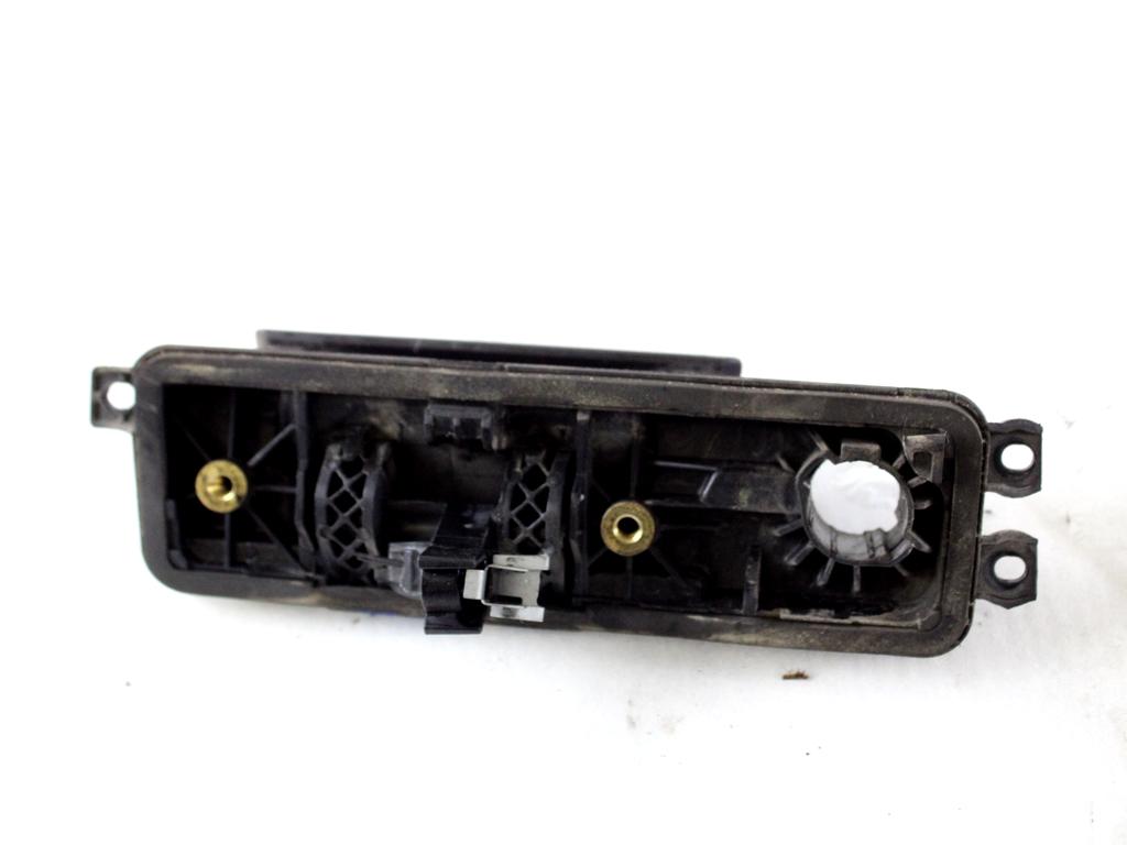 806079586R MANIGLIA ESTERNA PORTA DI CARICO A BATTENTE POSTERIORE DESTRA DACIA DOKKER 1.5 D 66KW 5M 5P (2013) RICAMBIO USATO 