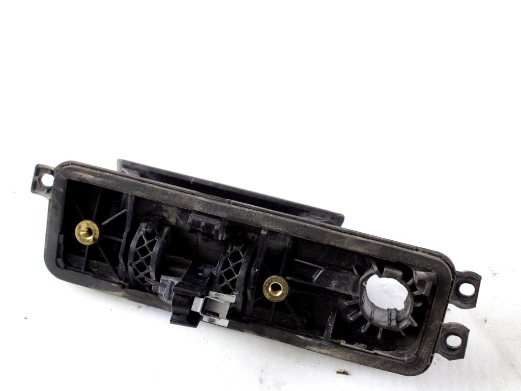 806079586R MANIGLIA ESTERNA PORTA DI CARICO A BATTENTE POSTERIORE DESTRA DACIA DOKKER 1.5 D 66KW 5M 5P (2013) RICAMBIO USATO 