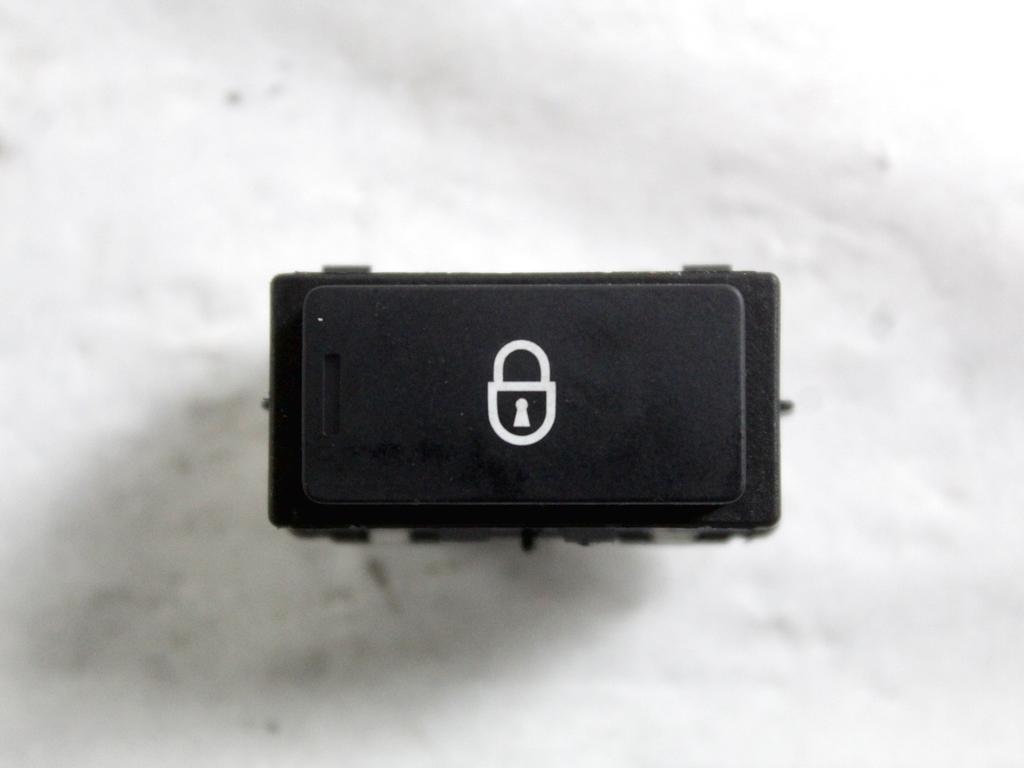 HY32-14017-BA COMANDO INTERRUTTORE CHIUSURA APERTURA INTERNA PORTE LAND ROVER RANGE ROVER EVOQUE L551 MHEV 2.0 I 4X4 110KW AUT 5P (2019) RICAMBIO USATO