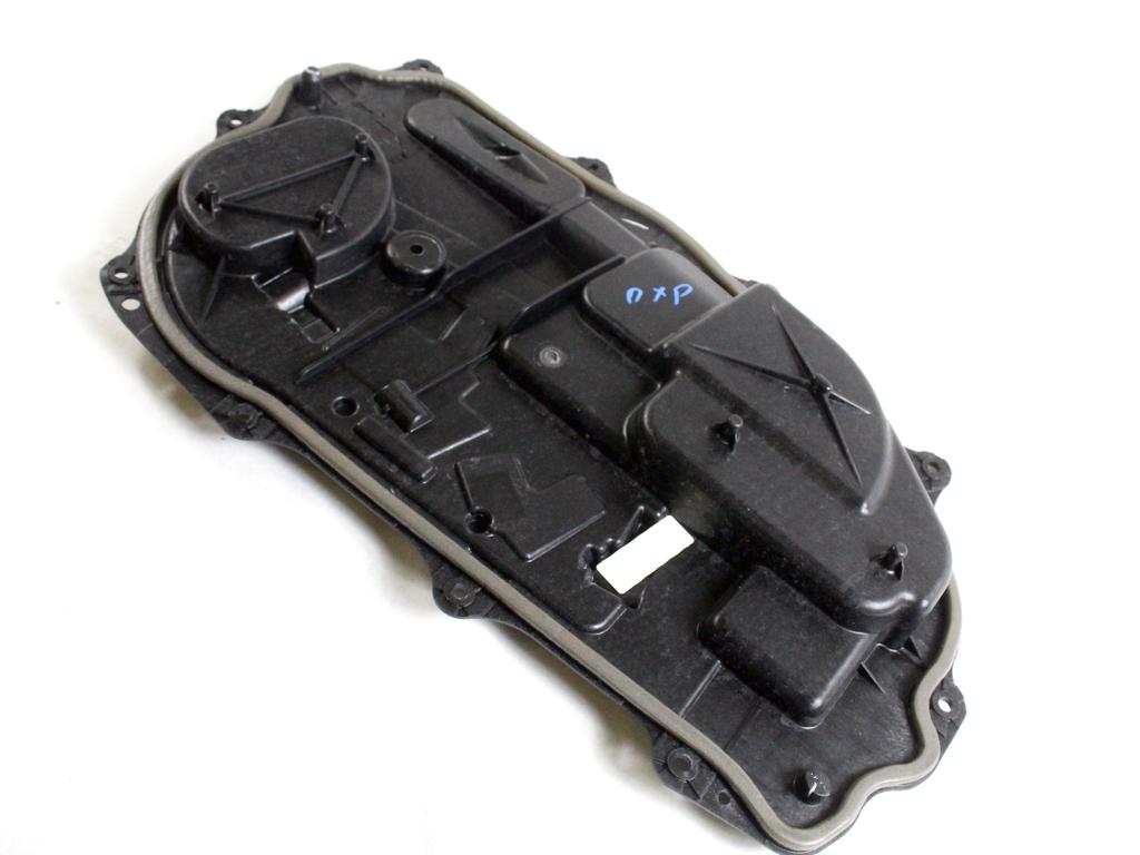 K8D2-24766-A PANNELLO SUPPORTO MECCANISMO ALZA-CRISTALLO PORTA POSTERIORE DESTRA LAND ROVER RANGE ROVER EVOQUE L551 MHEV 2.0 I 4X4 110KW AUT 5P (2019) RICAMBIO USATO