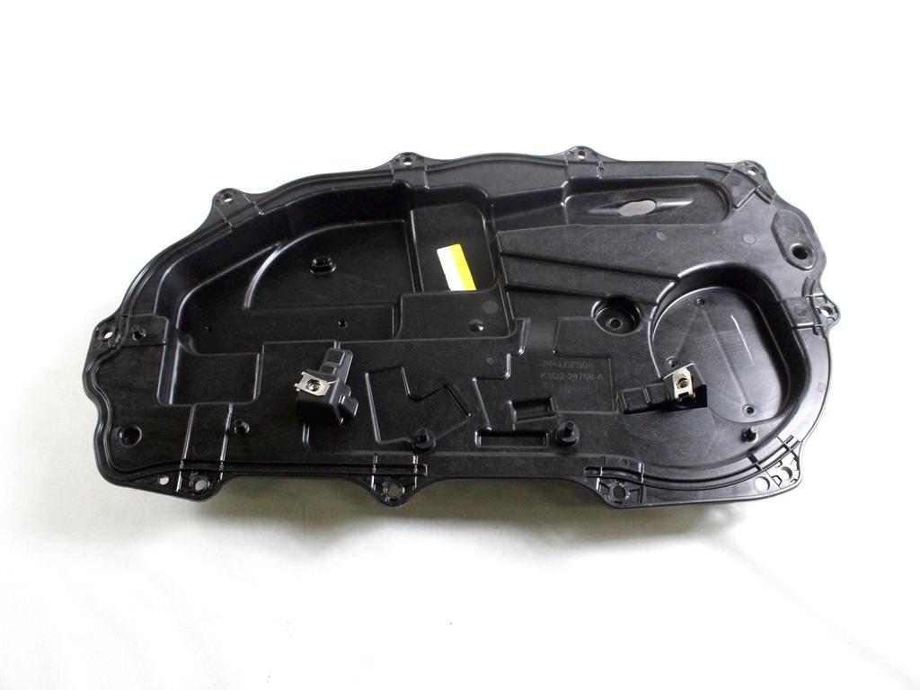 K8D2-24766-A PANNELLO SUPPORTO MECCANISMO ALZA-CRISTALLO PORTA POSTERIORE DESTRA LAND ROVER RANGE ROVER EVOQUE L551 MHEV 2.0 I 4X4 110KW AUT 5P (2019) RICAMBIO USATO
