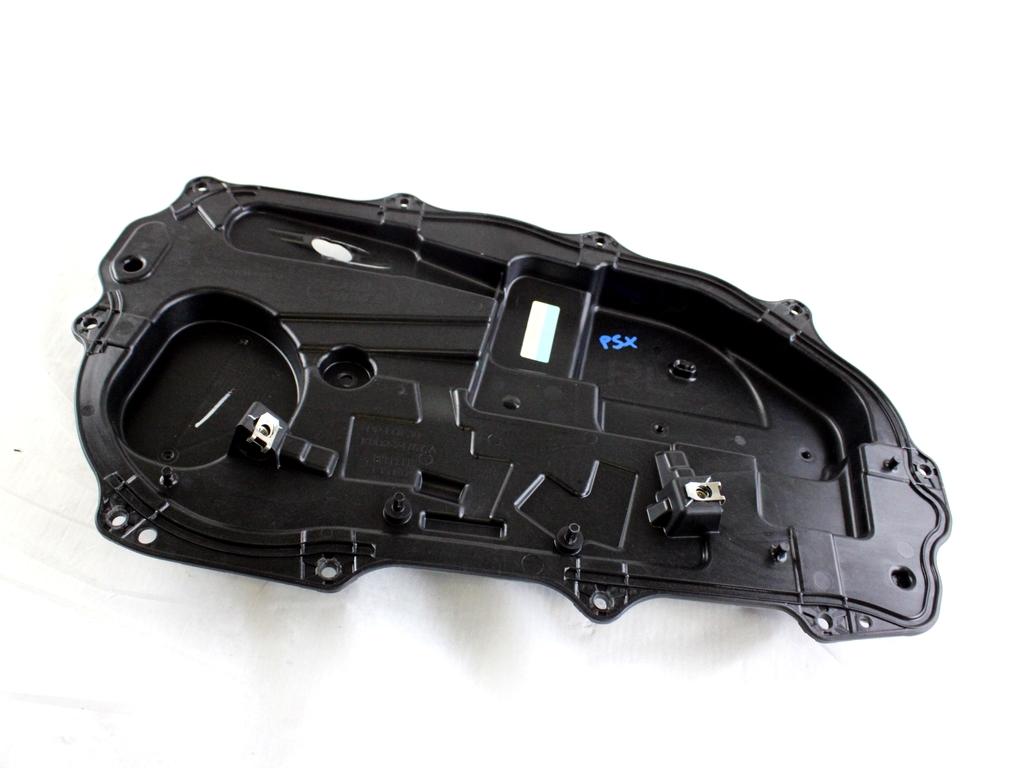 K8D2-24767-A PANNELLO SUPPORTO MECCANISMO ALZA-CRISTALLO PORTA POSTERIORE SINISTRA LAND ROVER RANGE ROVER EVOQUE L551 MHEV 2.0 I 4X4 110KW AUT 5P (2019) RICAMBIO USATO