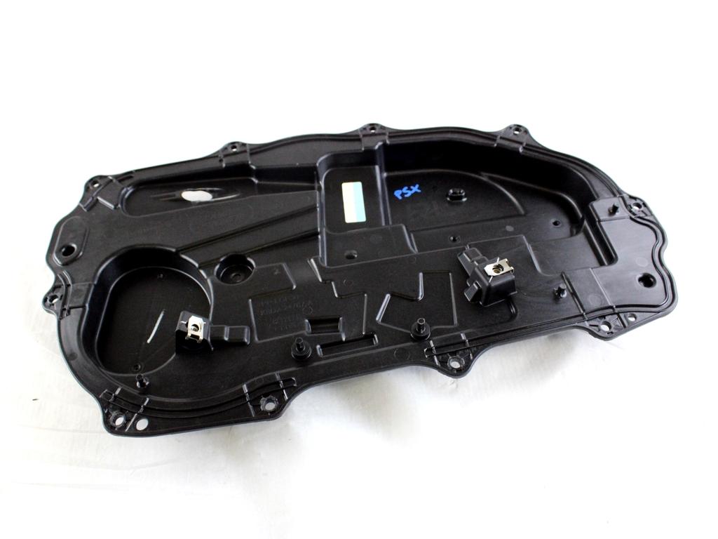 K8D2-24767-A PANNELLO SUPPORTO MECCANISMO ALZA-CRISTALLO PORTA POSTERIORE SINISTRA LAND ROVER RANGE ROVER EVOQUE L551 MHEV 2.0 I 4X4 110KW AUT 5P (2019) RICAMBIO USATO