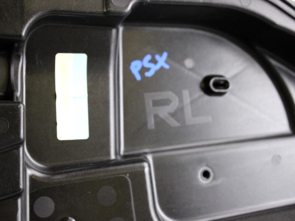 K8D2-24767-A PANNELLO SUPPORTO MECCANISMO ALZA-CRISTALLO PORTA POSTERIORE SINISTRA LAND ROVER RANGE ROVER EVOQUE L551 MHEV 2.0 I 4X4 110KW AUT 5P (2019) RICAMBIO USATO