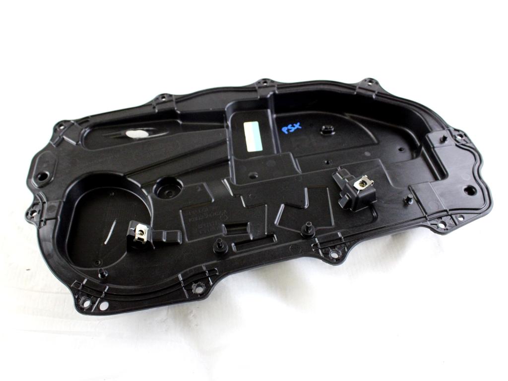 K8D2-24767-A PANNELLO SUPPORTO MECCANISMO ALZA-CRISTALLO PORTA POSTERIORE SINISTRA LAND ROVER RANGE ROVER EVOQUE L551 MHEV 2.0 I 4X4 110KW AUT 5P (2019) RICAMBIO USATO