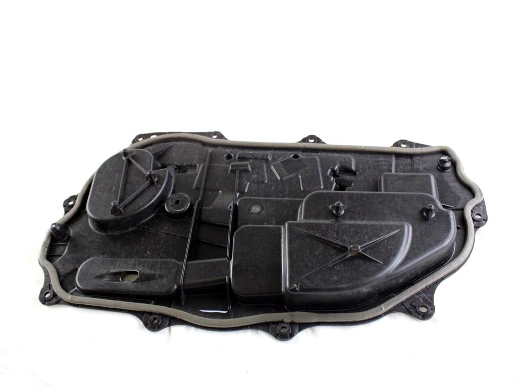 K8D2-24767-A PANNELLO SUPPORTO MECCANISMO ALZA-CRISTALLO PORTA POSTERIORE SINISTRA LAND ROVER RANGE ROVER EVOQUE L551 MHEV 2.0 I 4X4 110KW AUT 5P (2019) RICAMBIO USATO