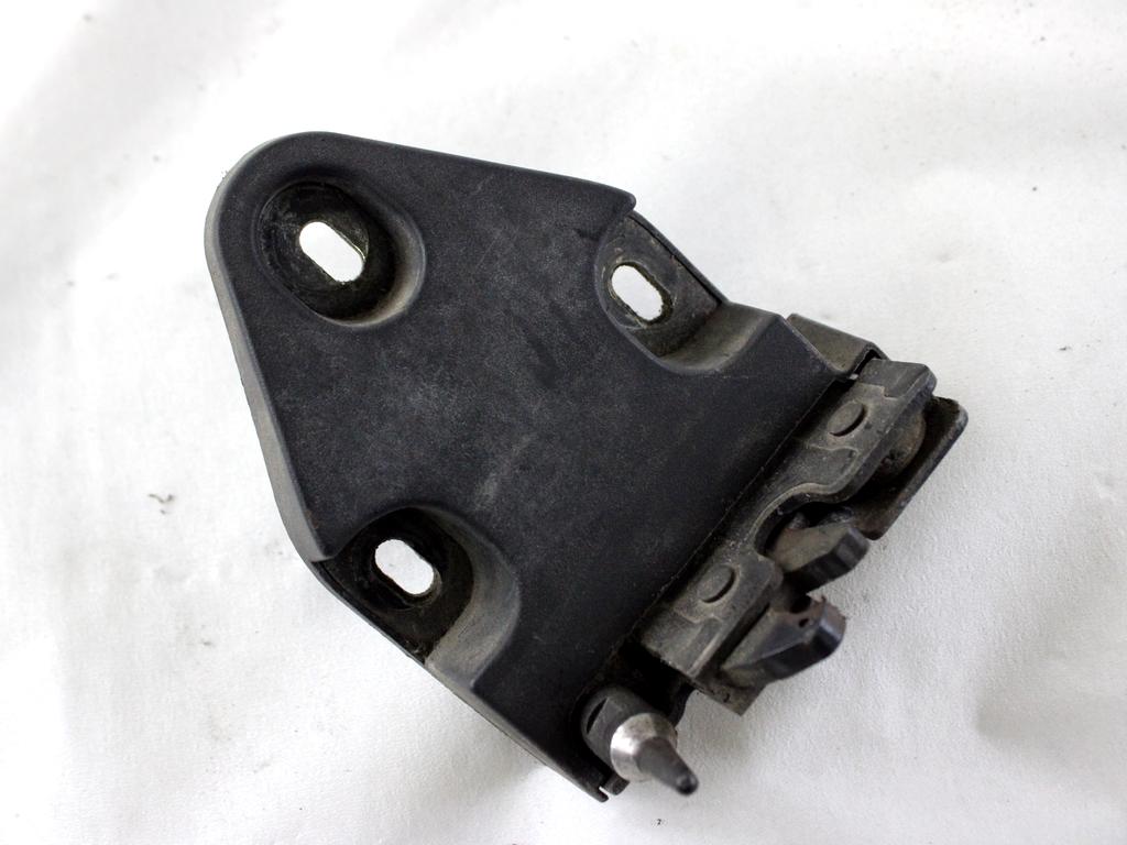 8200006252 CHIUSURA SERRATURA INFERIORE PORTA DI CARICO A BATTENTE POSTERIORE RENAULT TRAFIC 2.0 D 84KW 6M 2P (2007) RICAMBIO USATO