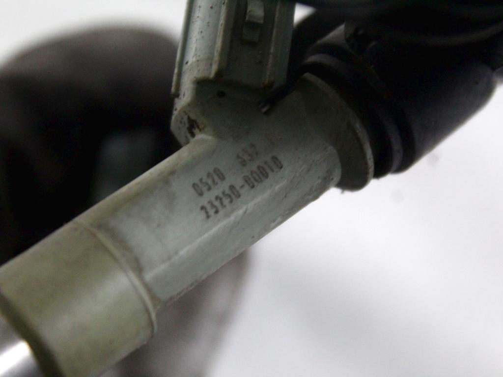 23814-0Q010 TUBO INIEZIONE CON SERIE INIETTORI BENZINA CITROEN C1 1.0 B 50KW 5M 5P (2007) RICAMBIO USATO 1984F9 23250-0Q010