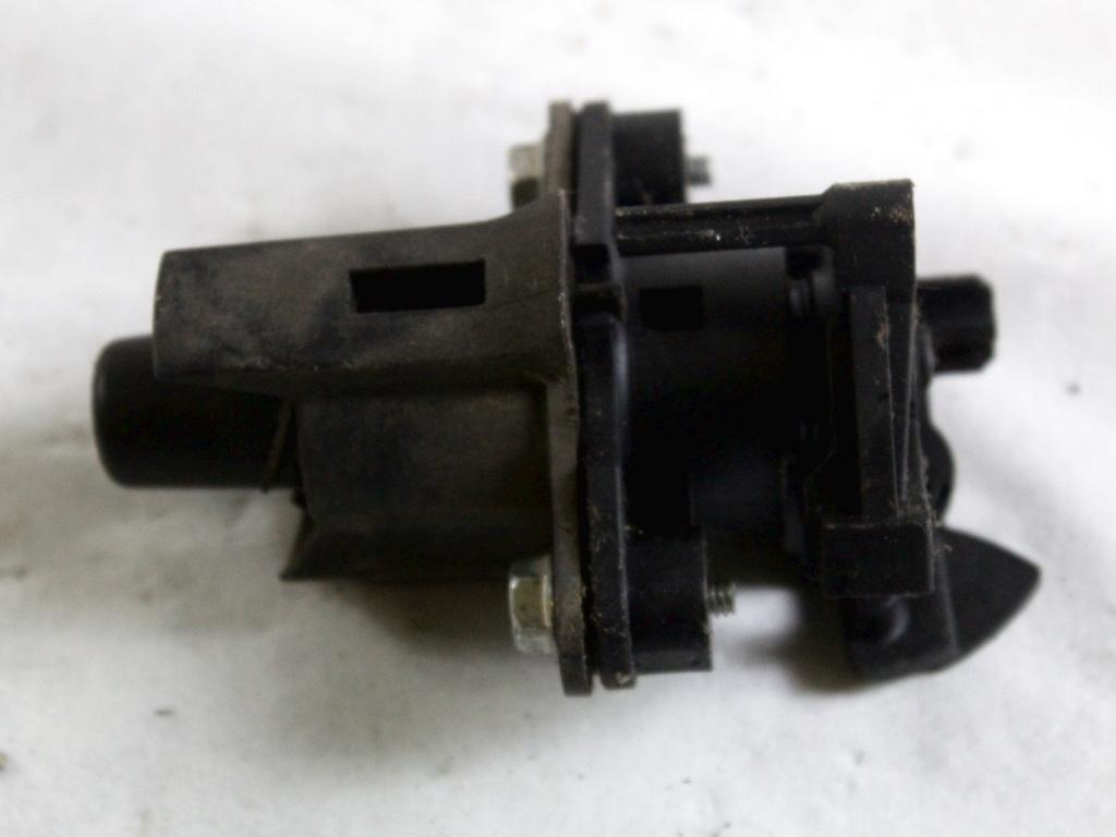 B000642080 COMANDO INTERRUTTORE PORTELLONE COFANO POSTERIORE BAULE CITROEN C1 1.0 B 50KW 5M 5P (2007) RICAMBIO USATO