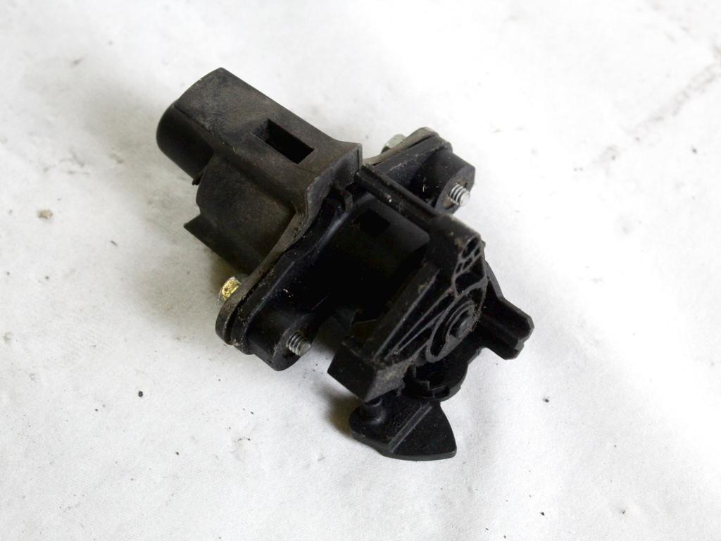 B000642080 COMANDO INTERRUTTORE PORTELLONE COFANO POSTERIORE BAULE CITROEN C1 1.0 B 50KW 5M 5P (2007) RICAMBIO USATO