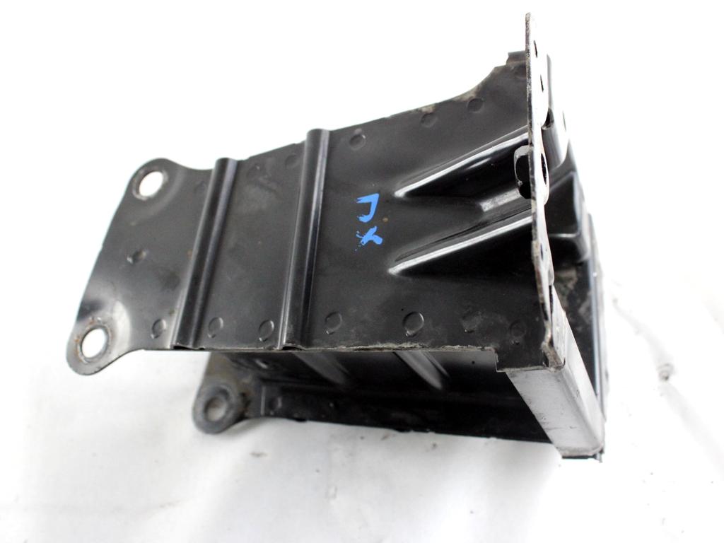 130500220 STAFFA SUPPORTO TRAVERSA PARAURTI ANTERIORE LATO DESTRO MERCEDES CLASSE A180 W169 2.0 D 80KW AUT 5P (2009) RICAMBIO USATO 