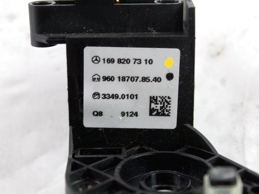 A1698207310 STAFFA SUPPORTO COMANDI AL VOLANTE MULTIFUNZIONE MERCEDES CLASSE A180 W169 2.0 D 80KW AUT 5P (2009) RICAMBIO USATO 