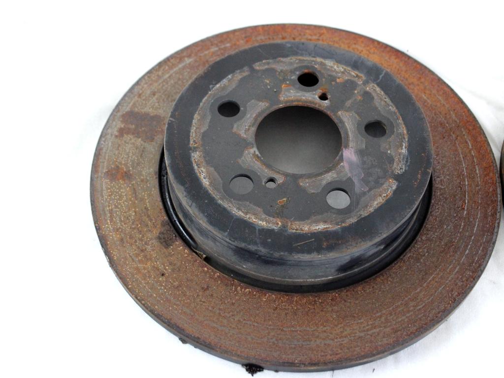 42431K0010 COPPIA DISCHI FRENO POSTERIORI TOYOTA YARIS P21 1.5 I 68KW AUT 5P (2021) RICAMBIO USATO