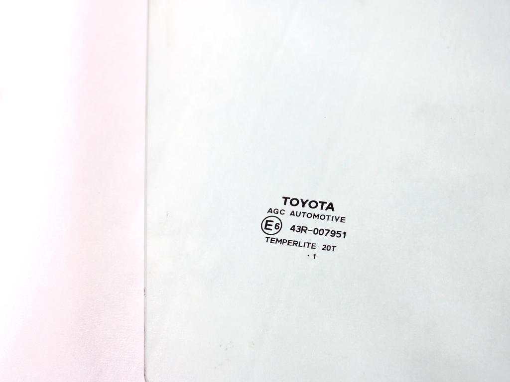 681010D060 VETRO SCENDENTE PORTA ANTERIORE DESTRA TOYOTA YARIS P21 1.5 I 68KW AUT 5P (2021) RICAMBIO USATO