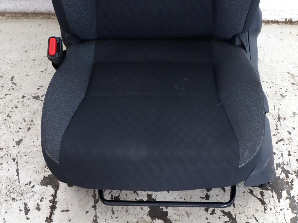 71014K0030 SEDILE ANTERIORE SINISTRO GUIDATORE TOYOTA YARIS P21 1.5 I 68KW AUT 5P (2021) RICAMBIO USATO