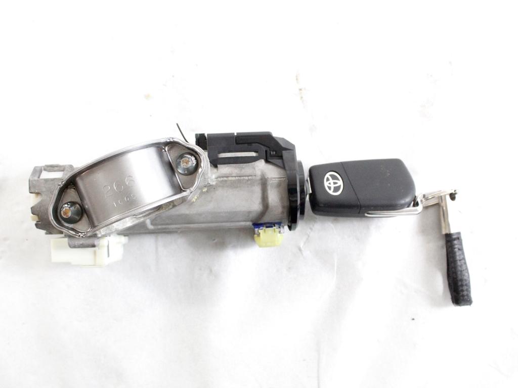 89661-K0081 KIT ACCENSIONE AVVIAMENTO TOYOTA YARIS P21 1.5 I 68KW AUT 5P (2021) RICAMBIO USATO CON CENTRALINA MOTORE, BLOCCHETTI ACCENSIONE APERTURA CON CHIAVE 897A0-K0011