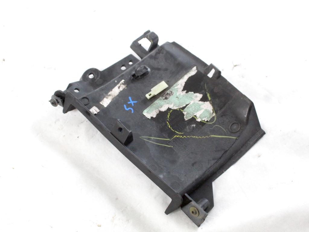 GX7M-17E841-AA SUPPORTO RIVESTIMENTO PARAURTI ANTERIORE LATO SINISTRO JAGUAR XE X760 2.0 D 132KW AUT 4P (2015) RICAMBIO USATO
