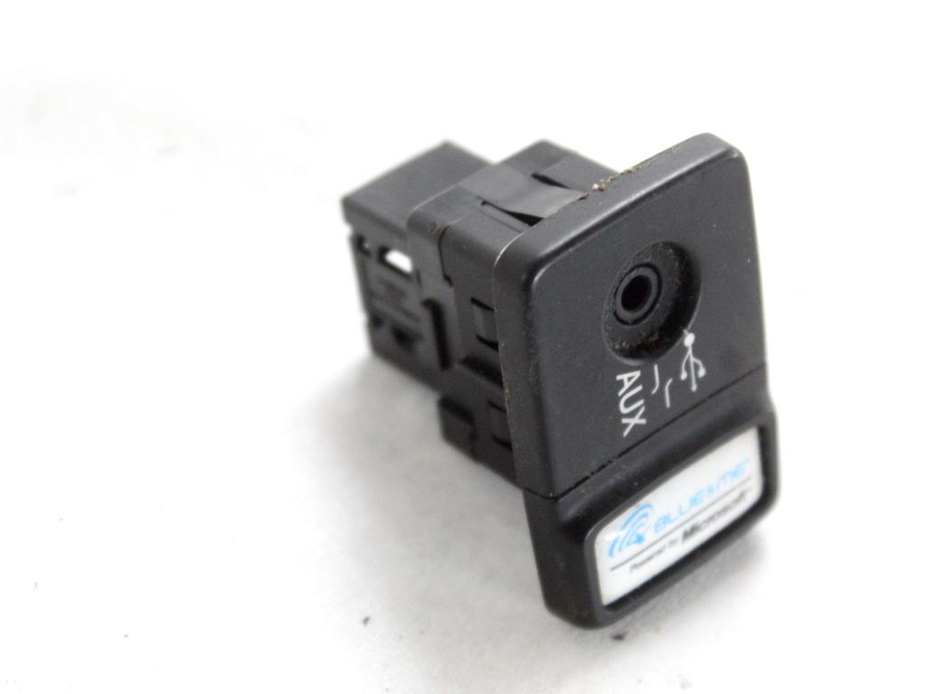 735531771 PORTA INGRESSO USB FIAT PUNTO EVO 1.2 B 51KW 5M 3P (2011) RICAMBIO USATO