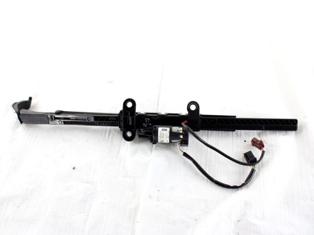 72117330779 MOTORINO MECCANISMO REGOLAZIONE CINTURA DI SICUREZZA ANTERIORE LATO SINISTRO BMW SERIE 3 320D E92 2.0 D 135KW 6M 2P (2011) RICAMBIO USATO