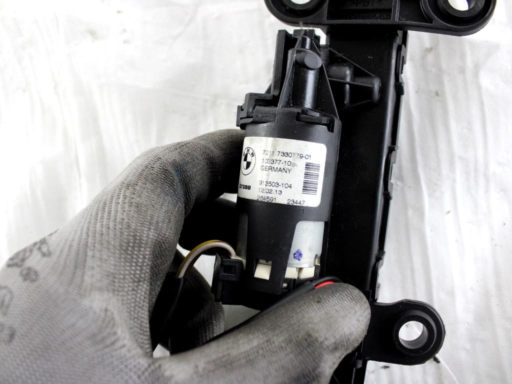 72117330779 MOTORINO MECCANISMO REGOLAZIONE CINTURA DI SICUREZZA ANTERIORE LATO SINISTRO BMW SERIE 3 320D E92 2.0 D 135KW 6M 2P (2011) RICAMBIO USATO