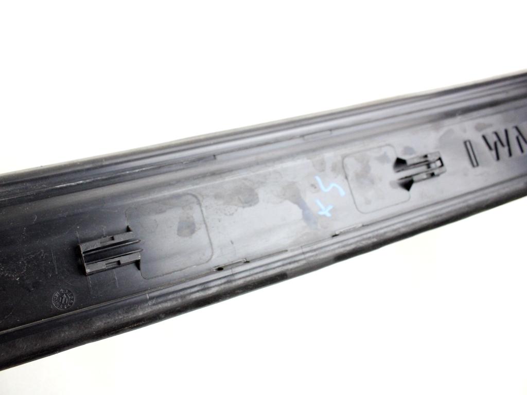 51477120763 RIVESTIMENTO PIEDI BATTITACCO LATO SINISTRO BMW SERIE 3 320D E92 2.0 D 135KW 6M 2P (2011) RICAMBIO USATO