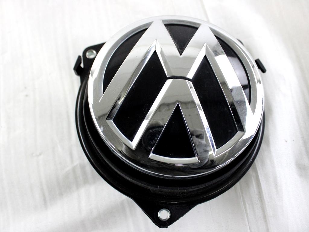 5G9827469D MANIGLIA ESTERNA PORTELLONE COFANO POSTERIORE BAULE CON STEMMA VOLKSWAGEN T-ROC 1.5 B 110KW AUT 5P (2020) RICAMBIO USATO 