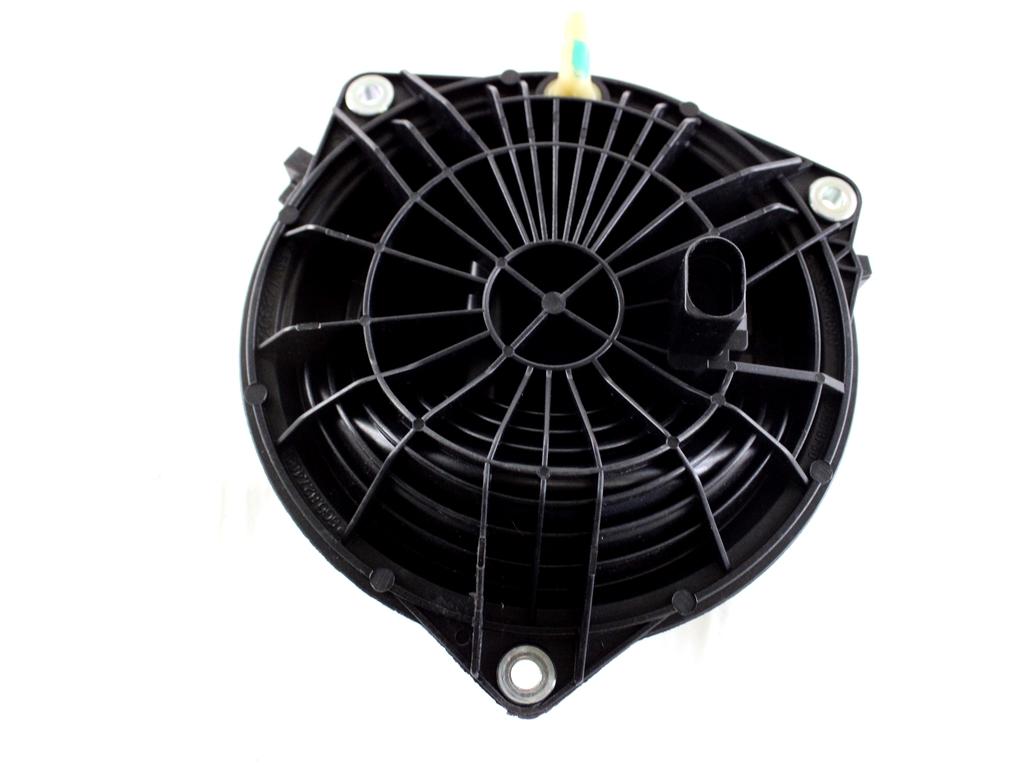 5G9827469D MANIGLIA ESTERNA PORTELLONE COFANO POSTERIORE BAULE CON STEMMA VOLKSWAGEN T-ROC 1.5 B 110KW AUT 5P (2020) RICAMBIO USATO 