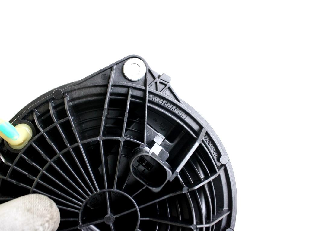 5G9827469D MANIGLIA ESTERNA PORTELLONE COFANO POSTERIORE BAULE CON STEMMA VOLKSWAGEN T-ROC 1.5 B 110KW AUT 5P (2020) RICAMBIO USATO 