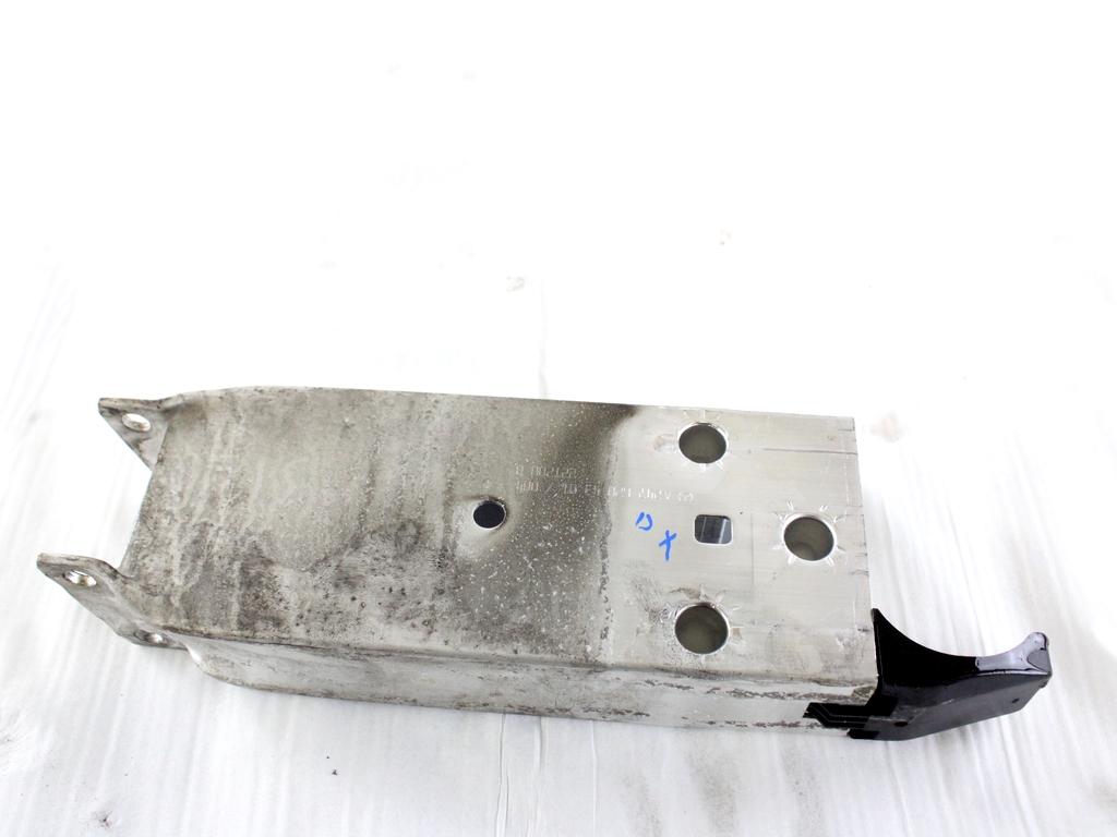 A2476204301 STAFFA SUPPORTO TRAVERSA PARAURTI ANTERIORE LATO DESTRO MERCEDES GLA 250 D H247 1.3 B 118KW AUT 5P (2023) RICAMBIO USATO 