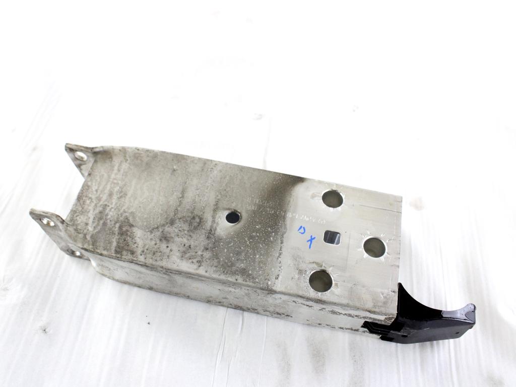 A2476204301 STAFFA SUPPORTO TRAVERSA PARAURTI ANTERIORE LATO DESTRO MERCEDES GLA 250 D H247 1.3 B 118KW AUT 5P (2023) RICAMBIO USATO 