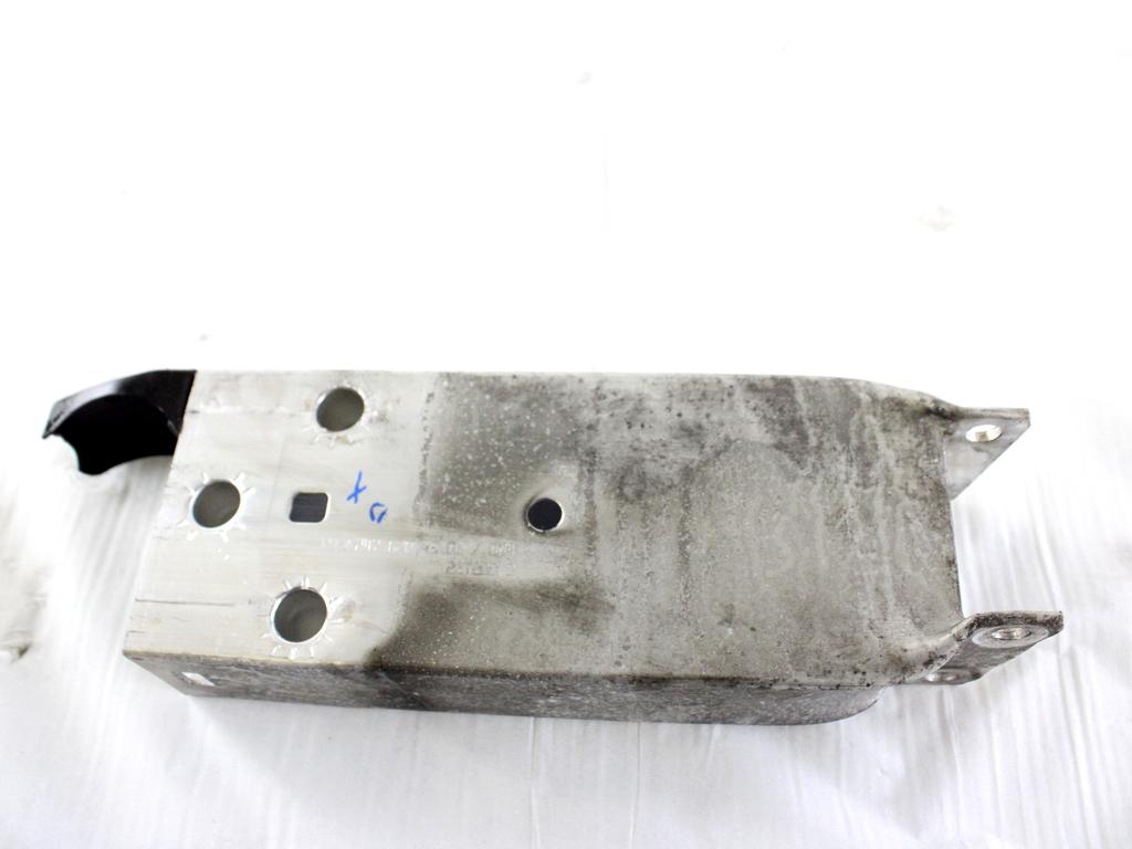 A2476204301 STAFFA SUPPORTO TRAVERSA PARAURTI ANTERIORE LATO DESTRO MERCEDES GLA 250 D H247 1.3 B 118KW AUT 5P (2023) RICAMBIO USATO 