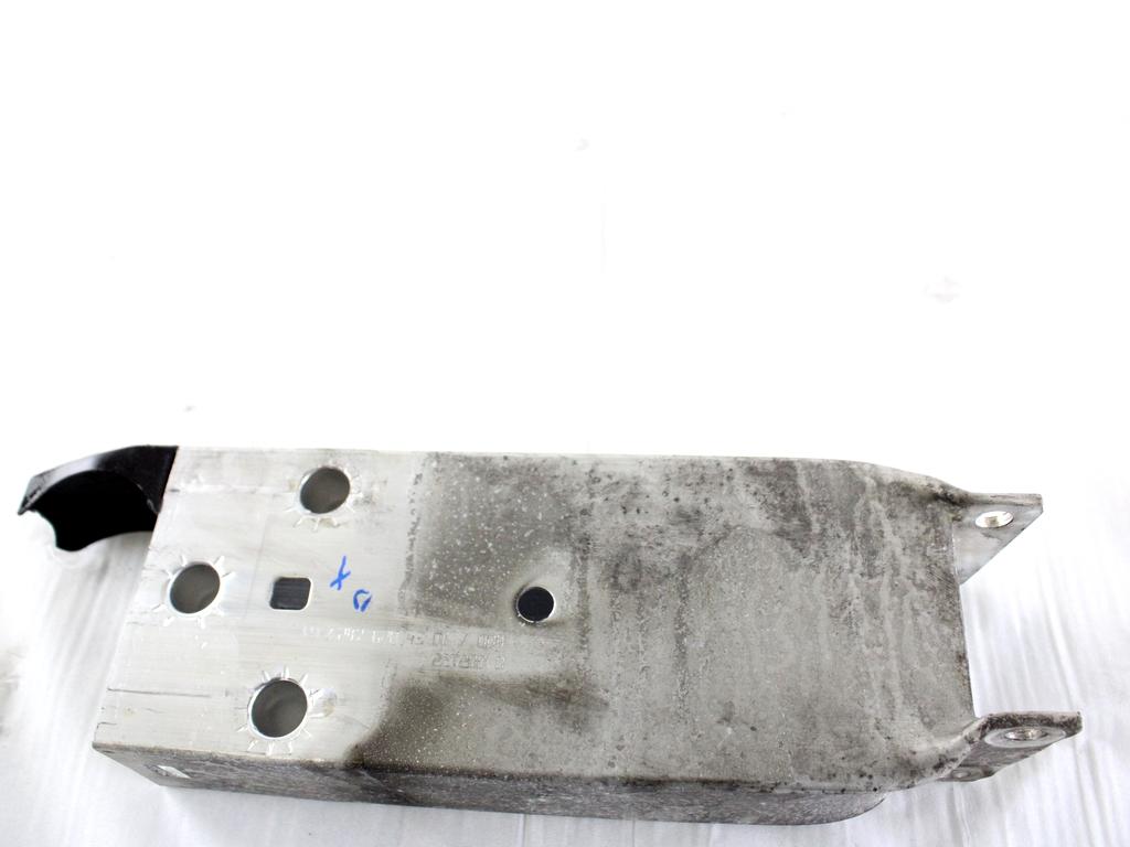A2476204301 STAFFA SUPPORTO TRAVERSA PARAURTI ANTERIORE LATO DESTRO MERCEDES GLA 250 D H247 1.3 B 118KW AUT 5P (2023) RICAMBIO USATO 