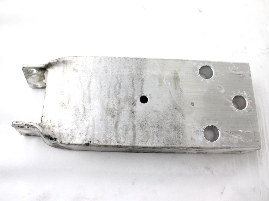 A2476204301 STAFFA SUPPORTO TRAVERSA PARAURTI ANTERIORE LATO SINISTRO MERCEDES GLA 250 D H247 1.3 B 118KW AUT 5P (2023) RICAMBIO USATO 