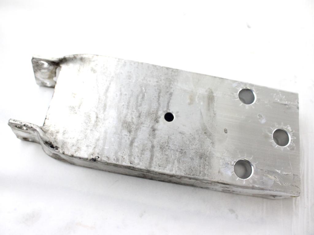 A2476204301 STAFFA SUPPORTO TRAVERSA PARAURTI ANTERIORE LATO SINISTRO MERCEDES GLA 250 D H247 1.3 B 118KW AUT 5P (2023) RICAMBIO USATO 
