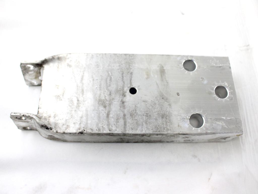 A2476204301 STAFFA SUPPORTO TRAVERSA PARAURTI ANTERIORE LATO SINISTRO MERCEDES GLA 250 D H247 1.3 B 118KW AUT 5P (2023) RICAMBIO USATO 