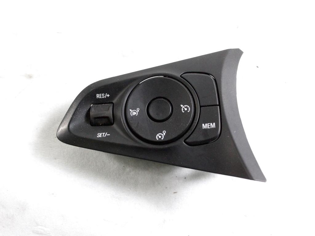 39172792 COMANDI AL VOLANTE MULTIFUNZIONE OPEL CORSA F 1.2 B 74KW 6M 5P (2022) RICAMBIO USATO 