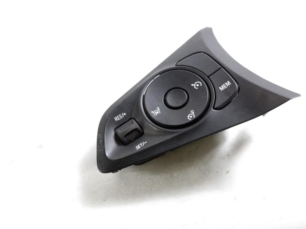 39172792 COMANDI AL VOLANTE MULTIFUNZIONE OPEL CORSA F 1.2 B 74KW 6M 5P (2022) RICAMBIO USATO 