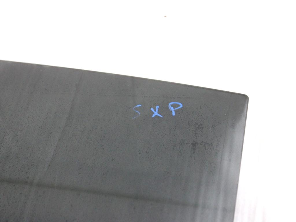 9823170480 VETRO SCENDENTE PORTA POSTERIORE SINISTRA OSCURATO OPEL CORSA F 1.2 B 74KW 6M 5P (2022) RICAMBIO USATO 