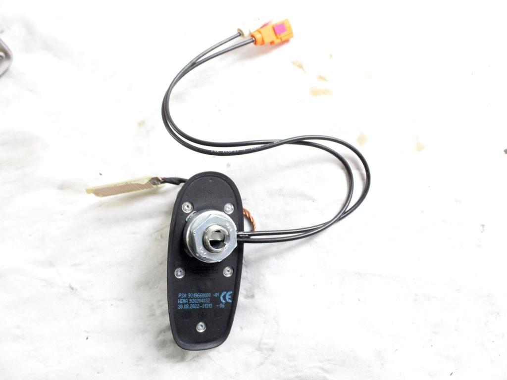 9819668080 PINNA ANTENNA TETTO OPEL CORSA F 1.2 B 74KW 6M 5P (2022) RICAMBIO USATO 