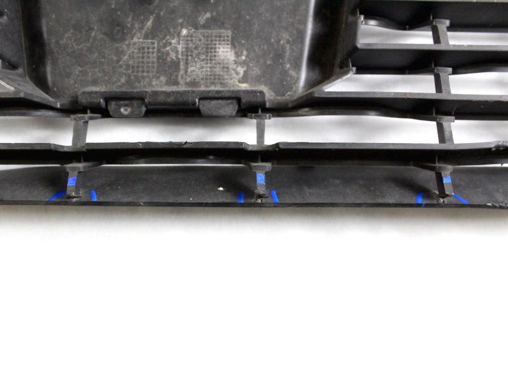 9829832380 GRIGLIA INFERIORE PARAURTI ANTERIORE OPEL CORSA F 1.2 B 74KW 6M 5P (2022) RICAMBIO USATO SUPPORTI DANNEGGIATI