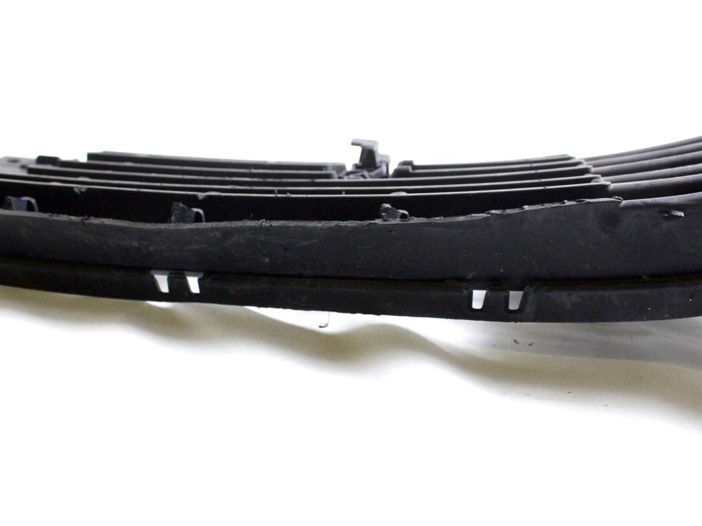 9829832380 GRIGLIA INFERIORE PARAURTI ANTERIORE OPEL CORSA F 1.2 B 74KW 6M 5P (2022) RICAMBIO USATO SUPPORTI DANNEGGIATI