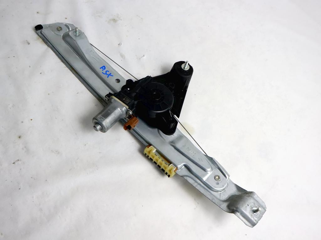 827210075R MOTORINO MECCANISMO ALZA-VETRO ALZA-CRISTALLO PORTA POSTERIORE SINISTRA DACIA SANDERO 1.0 B 67KW 6M 5P (2023) RICAMBIO USATO 827218730R