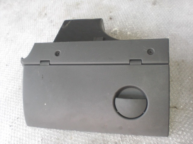 PREDAL ZA DOKUMENTE OEM N.  ORIGINAL REZERVNI DEL OPEL CORSA C X01 R (2004 - 10/2006) DIESEL LETNIK 2004