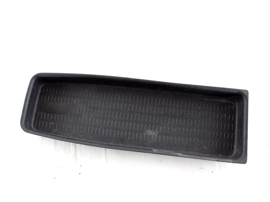 51167118064 RIVESTIMENTO VANO PORTAOGGETTI CENTRALE TUNNEL CENTRALE BMW SERIE 3 320 D E91 SW 2.0 D 130KW AUT 5P (2010) RICAMBIO USATO