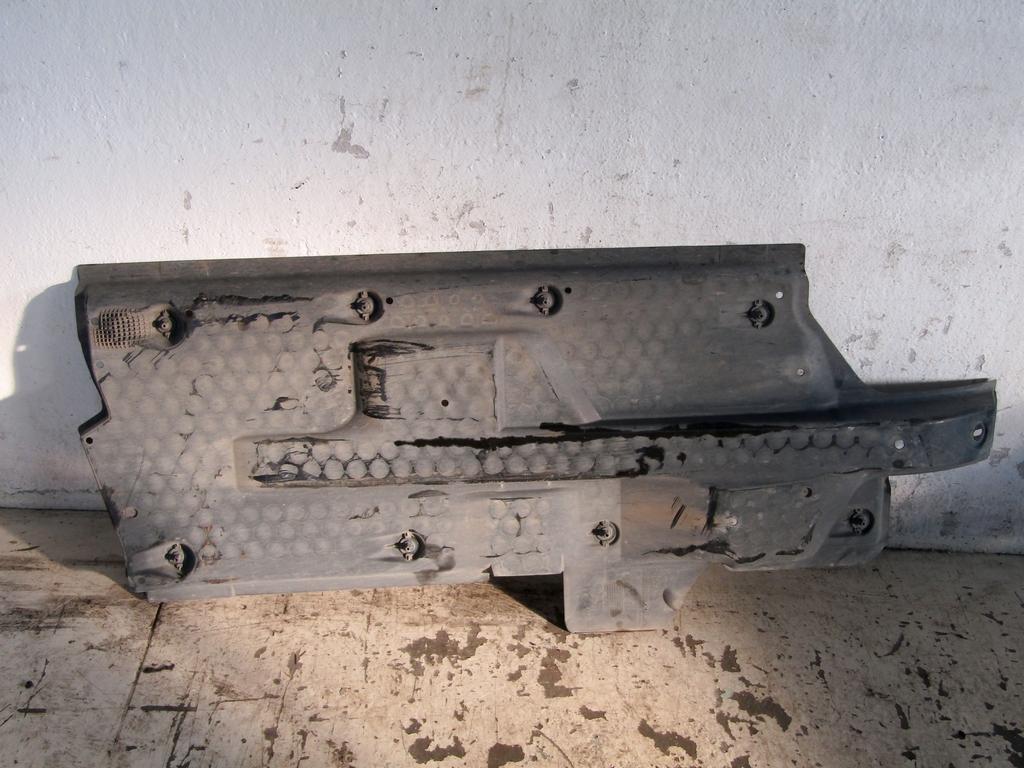 6Q0825202M PARATIA SOTTOSCOCCA LATO DESTRO VOLKSWAGEN POLO 1.2 B 44KW 5M 5P (2014) RICAMBIO USATO 