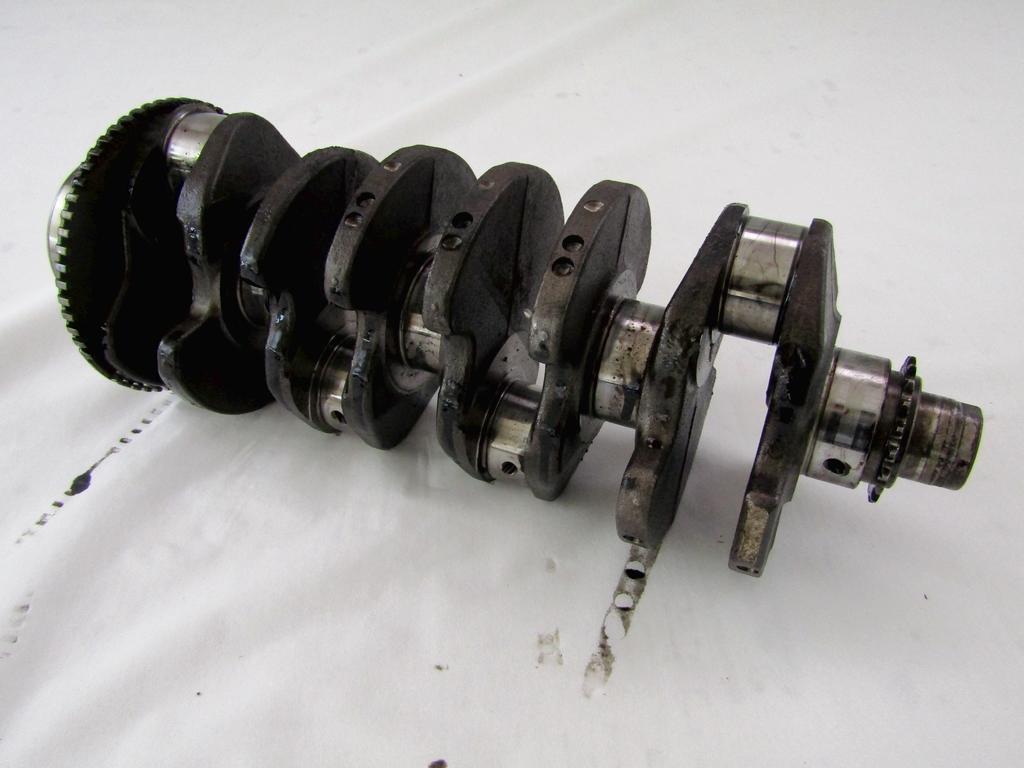 038105021C ALBERO MOTORE VOLKSWAGEN NEW BEETLE 1.9 D 77KW 5M 2P (2007) RICAMBIO USATO