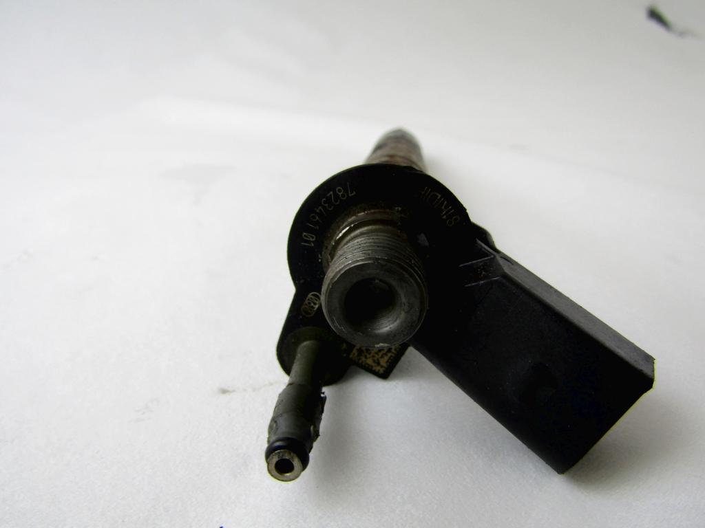 7823461 INIETTORE DIESEL BMW SERIE 5 525XD SW F11 2.0 D 160KW 4X4 AUT 5P (2016) RICAMBIO USATO 0445117030