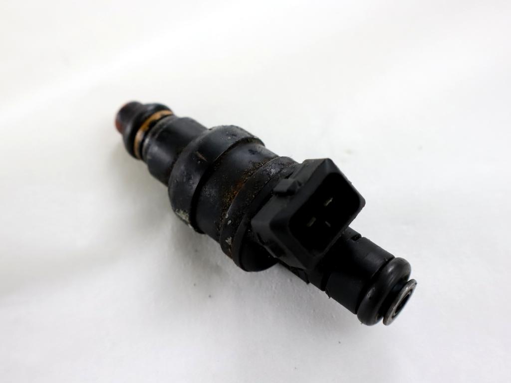 077133551G INIETTORE BENZINA AUDI A8 4.2 B 220KW 4X4 AUT 5P (1996) RICAMBIO USATO 0280150441