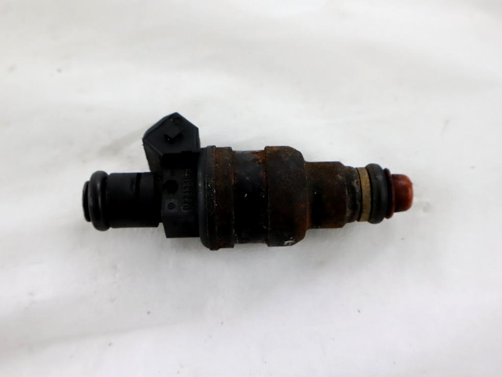 077133551G INIETTORE BENZINA AUDI A8 4.2 B 220KW 4X4 AUT 5P (1996) RICAMBIO USATO 0280150441