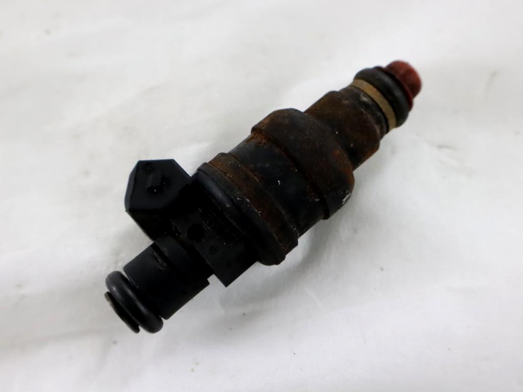 077133551G INIETTORE BENZINA AUDI A8 4.2 B 220KW 4X4 AUT 5P (1996) RICAMBIO USATO 0280150441